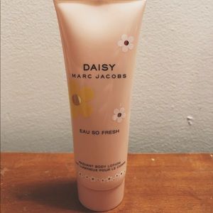Marc Jacobs Daisy Eau So Fresh Body Lotion